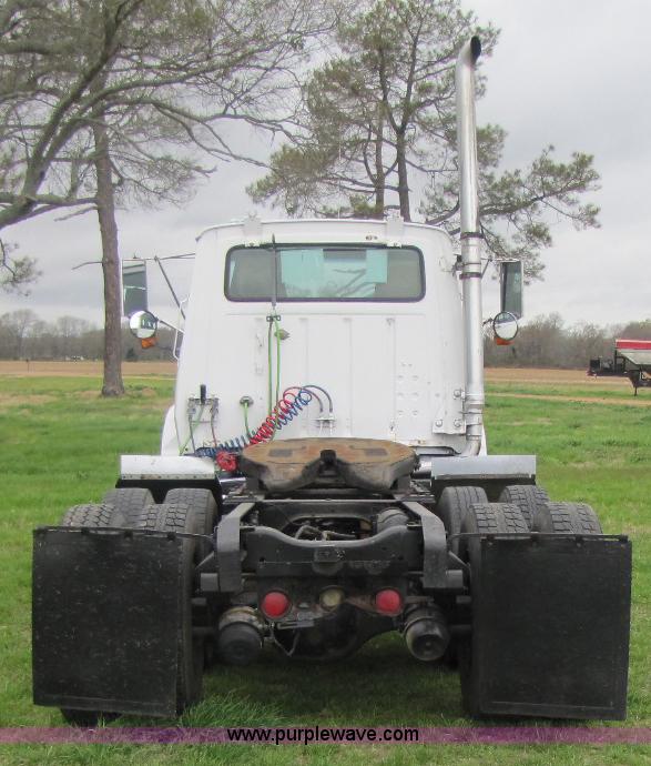 image for item 8406 1992 Ford LTA9000 Aero Max 106 semi truck