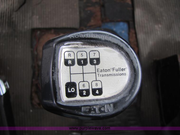 image for item 8406 1992 Ford LTA9000 Aero Max 106 semi truck