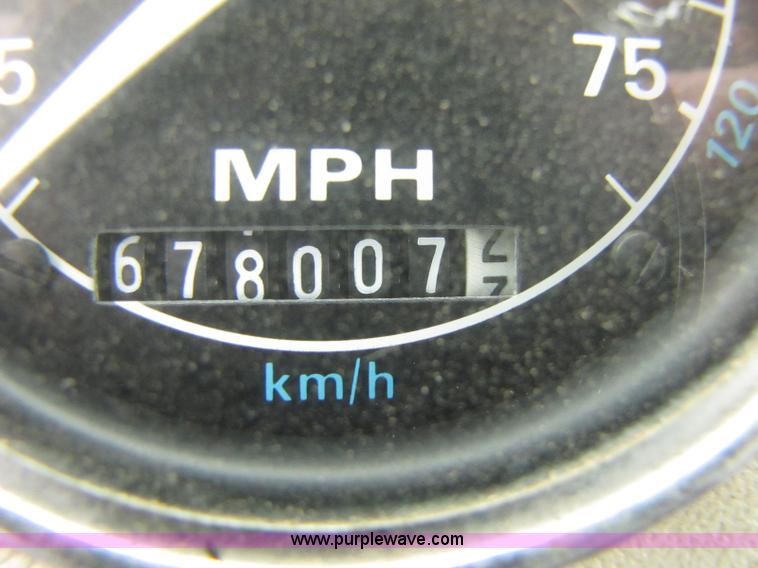 image for item 8406 1992 Ford LTA9000 Aero Max 106 semi truck