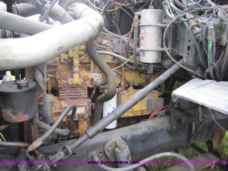 image for item 8406 1992 Ford LTA9000 Aero Max 106 semi truck