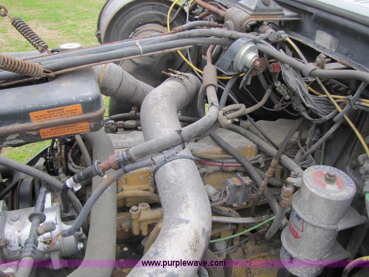 image for item 8406 1992 Ford LTA9000 Aero Max 106 semi truck