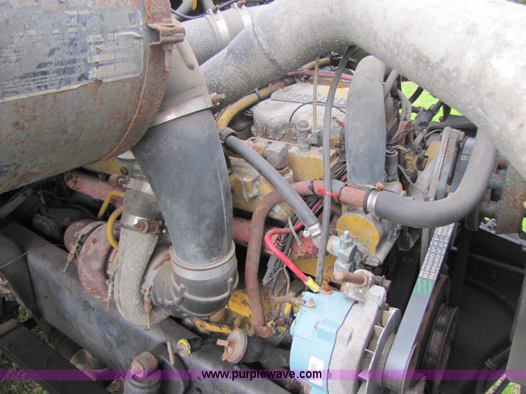 image for item 8406 1992 Ford LTA9000 Aero Max 106 semi truck