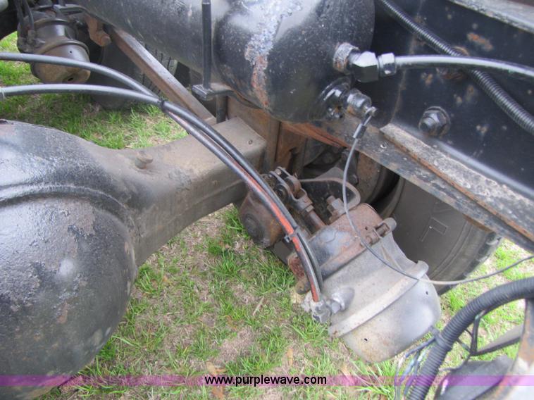 image for item 8406 1992 Ford LTA9000 Aero Max 106 semi truck