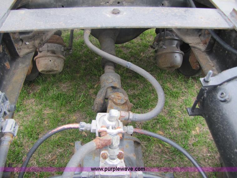 image for item 8406 1992 Ford LTA9000 Aero Max 106 semi truck