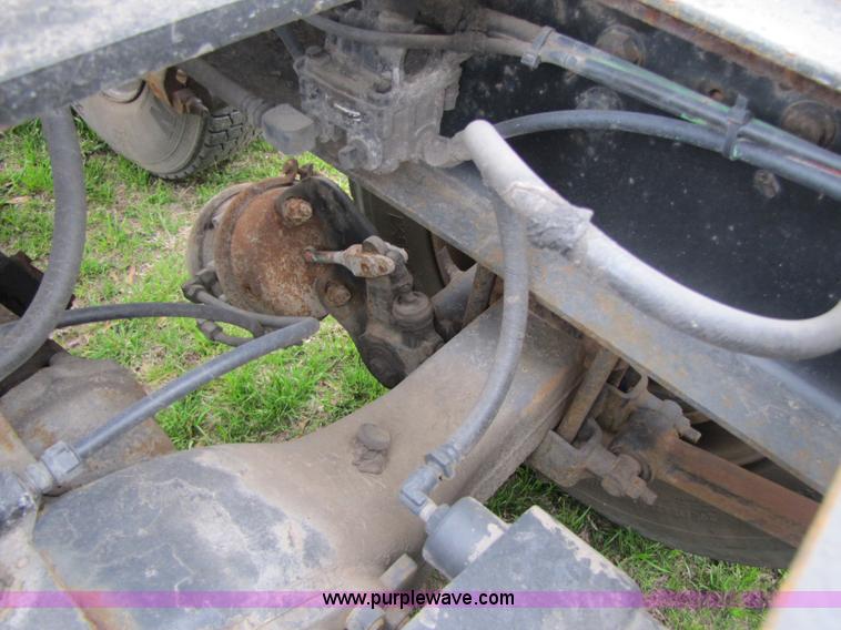 image for item 8406 1992 Ford LTA9000 Aero Max 106 semi truck