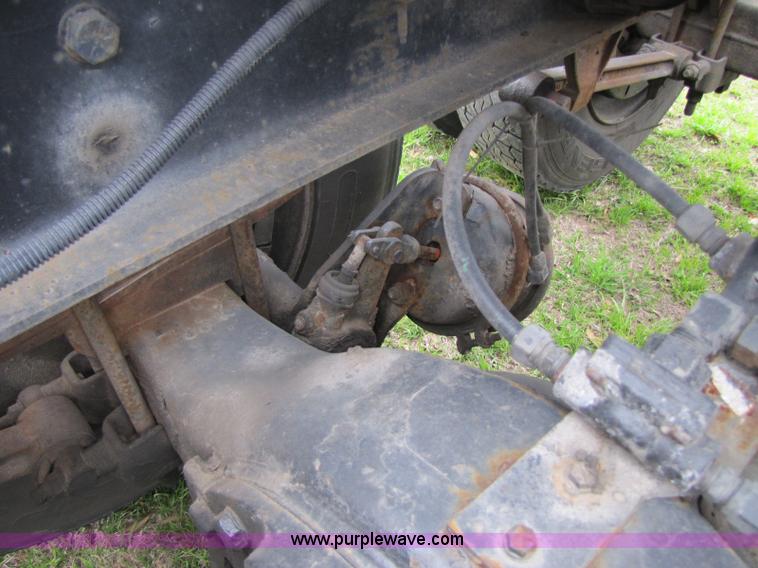 image for item 8406 1992 Ford LTA9000 Aero Max 106 semi truck