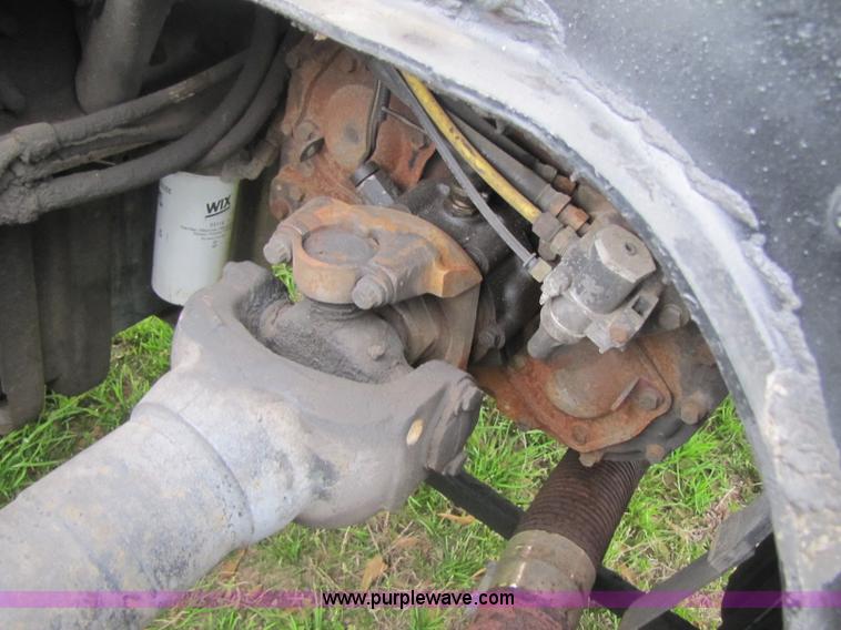 image for item 8406 1992 Ford LTA9000 Aero Max 106 semi truck