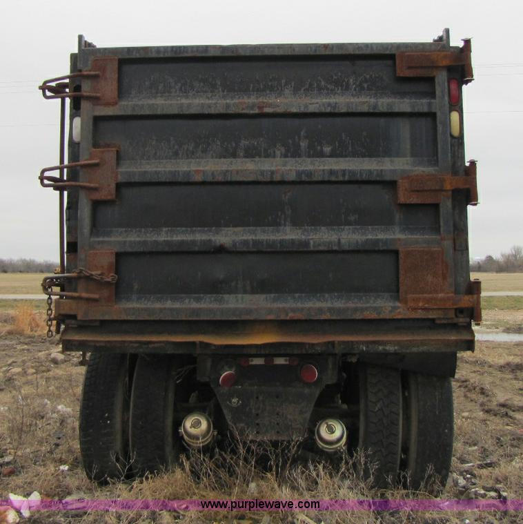 image for item 8416 1982 Ford LT9000 dump truck