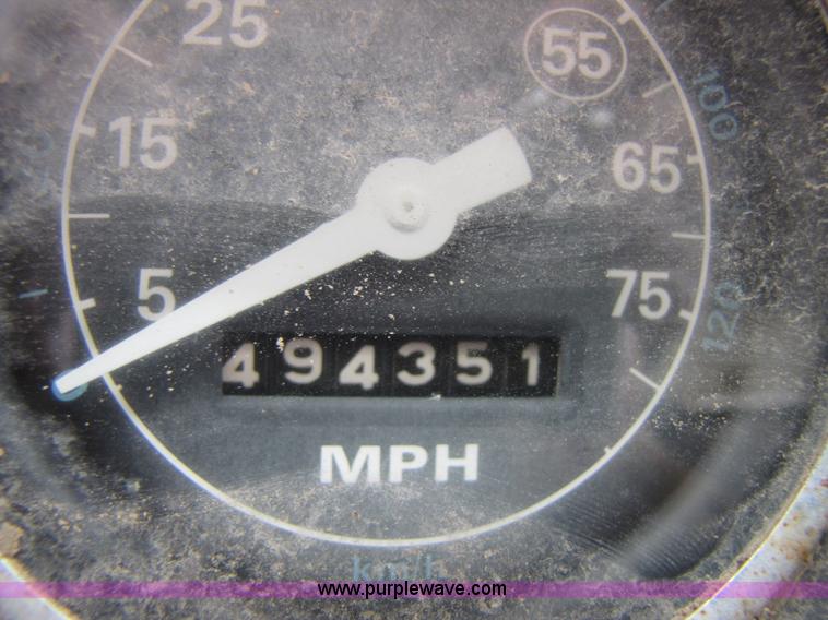 image for item 8416 1982 Ford LT9000 dump truck