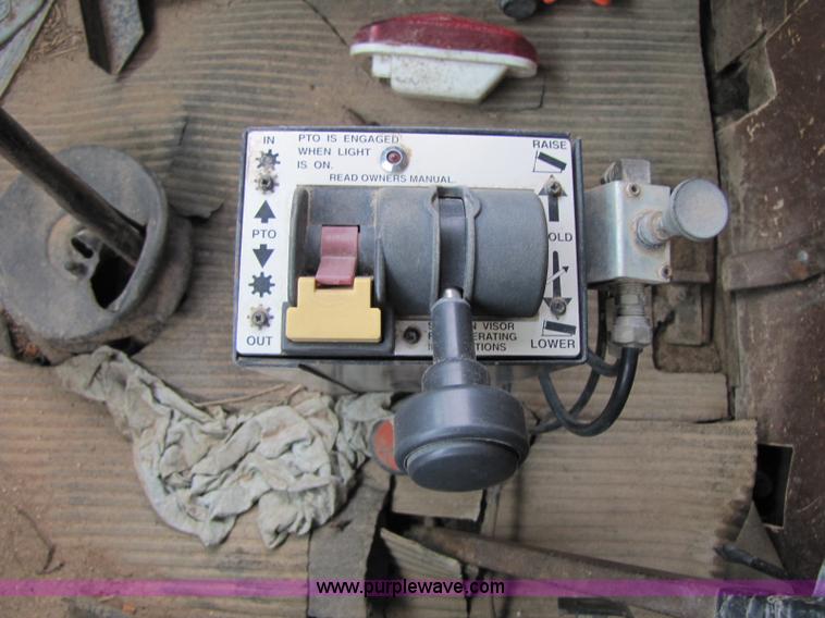 image for item 8416 1982 Ford LT9000 dump truck