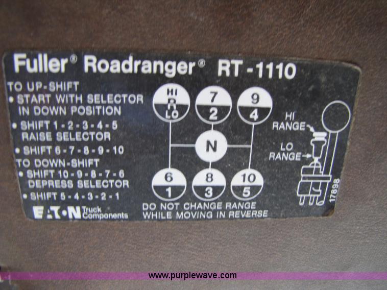 image for item 8416 1982 Ford LT9000 dump truck