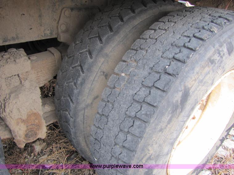 image for item 8416 1982 Ford LT9000 dump truck