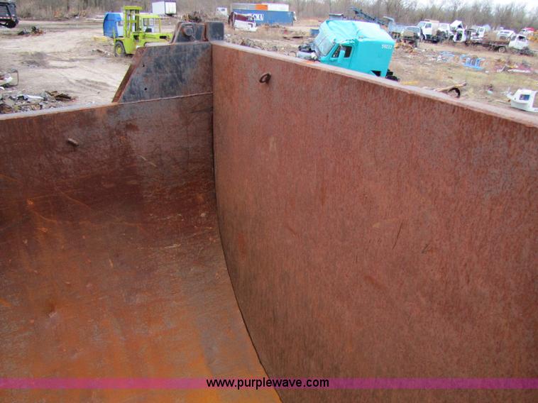 image for item 8416 1982 Ford LT9000 dump truck