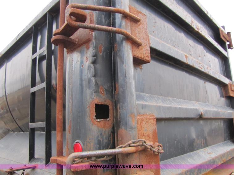 image for item 8416 1982 Ford LT9000 dump truck