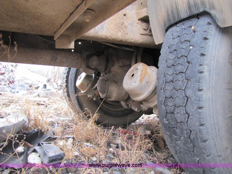 image for item 8416 1982 Ford LT9000 dump truck