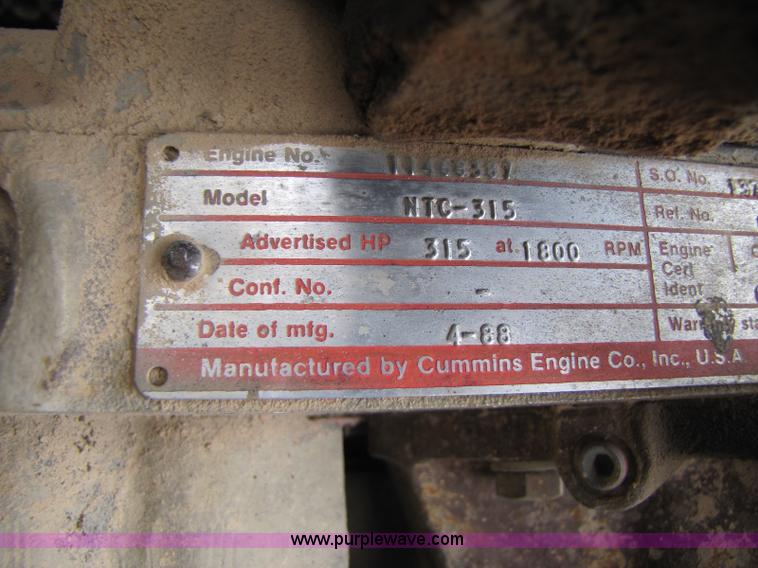 image for item 8416 1982 Ford LT9000 dump truck