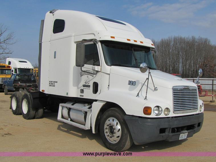 image for item 8417 1999 Freightliner FLC120 Century Class semi truck