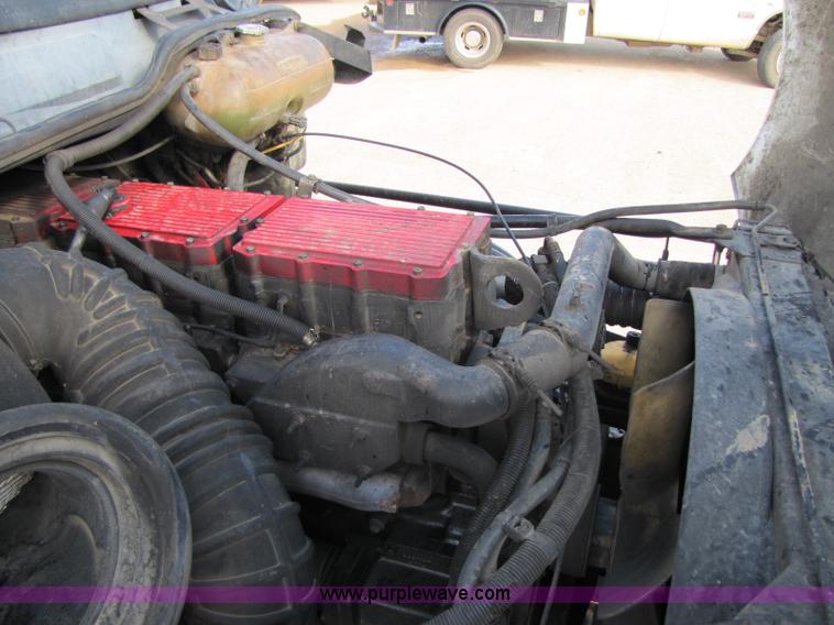 image for item 8417 1999 Freightliner FLC120 Century Class semi truck