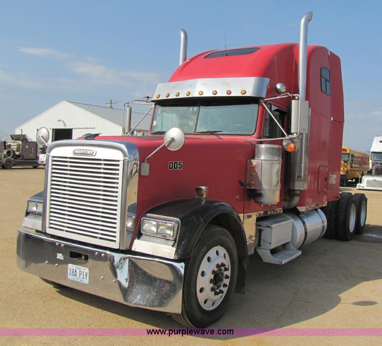 image for item 8418 1998 Freightliner FLD120 semi truck