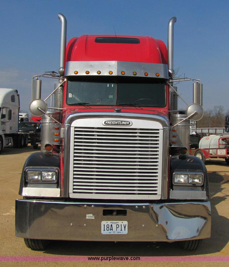 image for item 8418 1998 Freightliner FLD120 semi truck