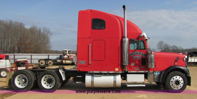 image for item 8418 1998 Freightliner FLD120 semi truck
