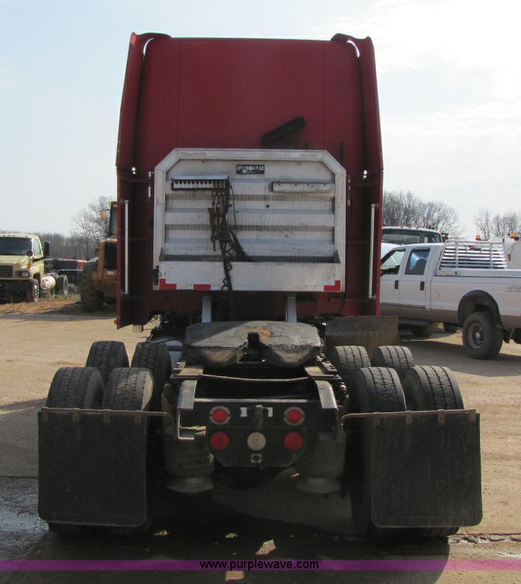 image for item 8418 1998 Freightliner FLD120 semi truck