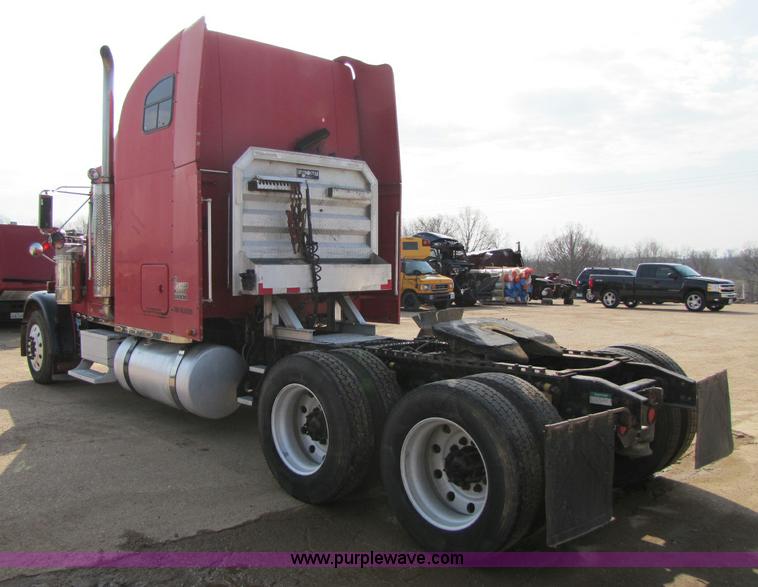 image for item 8418 1998 Freightliner FLD120 semi truck