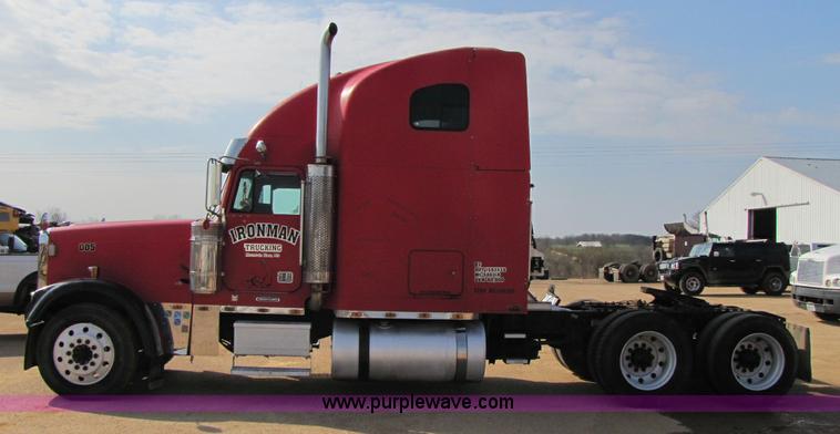 image for item 8418 1998 Freightliner FLD120 semi truck