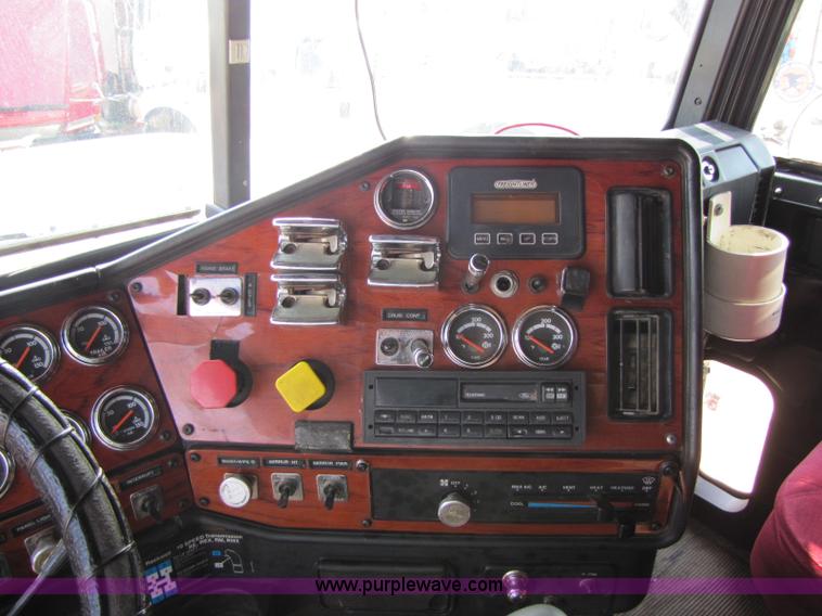 image for item 8418 1998 Freightliner FLD120 semi truck