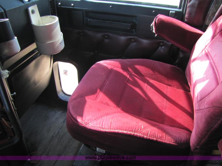 image for item 8418 1998 Freightliner FLD120 semi truck