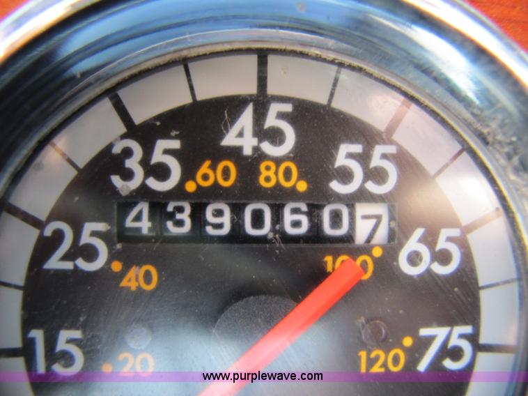 image for item 8418 1998 Freightliner FLD120 semi truck