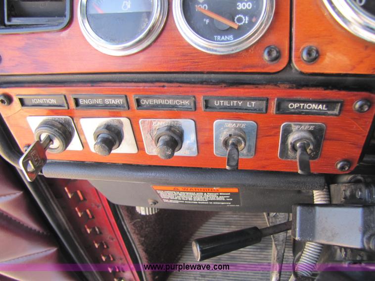 image for item 8418 1998 Freightliner FLD120 semi truck