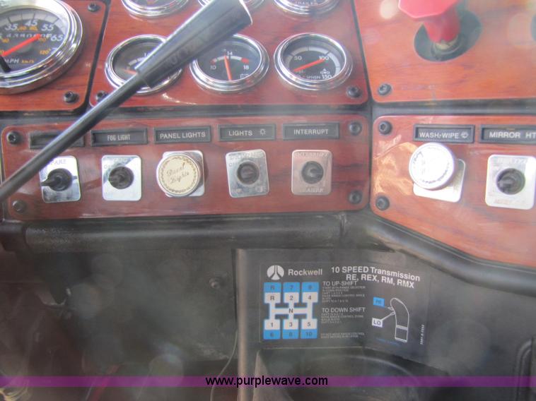 image for item 8418 1998 Freightliner FLD120 semi truck