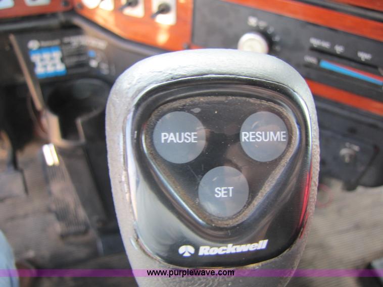 image for item 8418 1998 Freightliner FLD120 semi truck