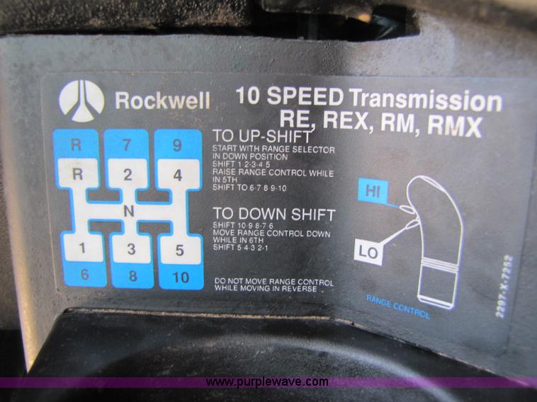 image for item 8418 1998 Freightliner FLD120 semi truck