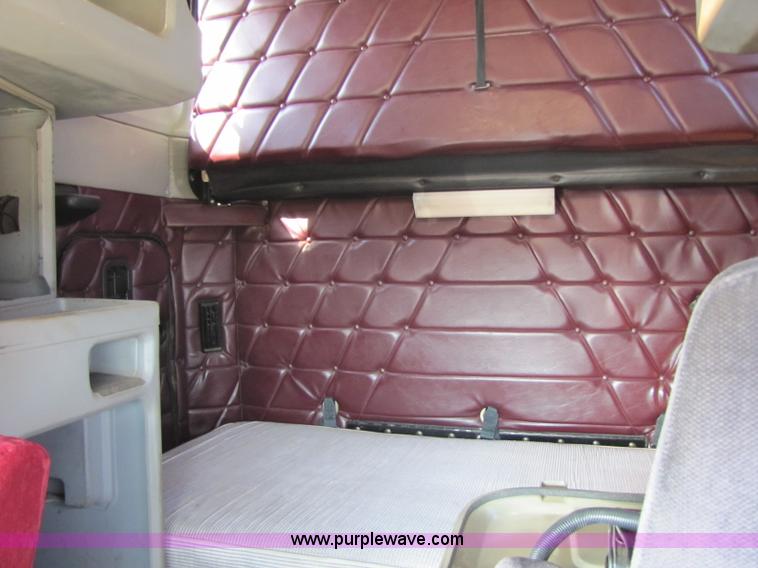 image for item 8418 1998 Freightliner FLD120 semi truck