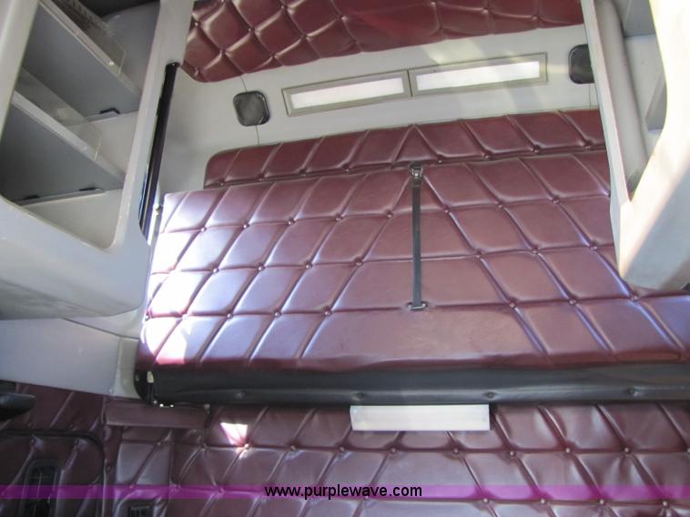 image for item 8418 1998 Freightliner FLD120 semi truck