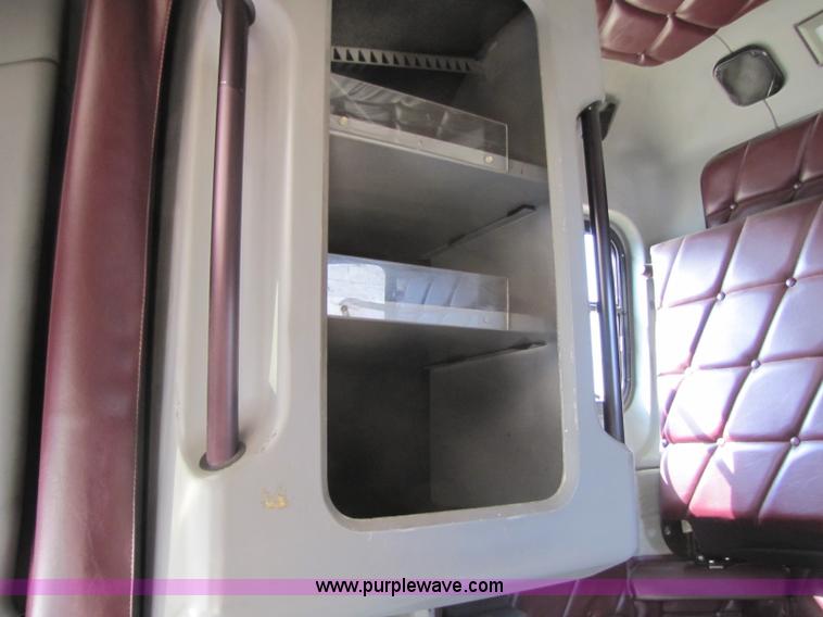 image for item 8418 1998 Freightliner FLD120 semi truck