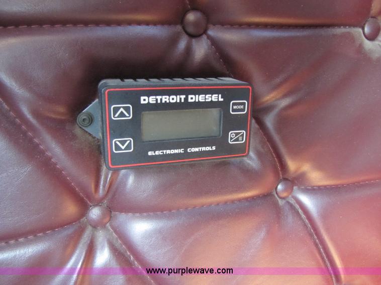 image for item 8418 1998 Freightliner FLD120 semi truck