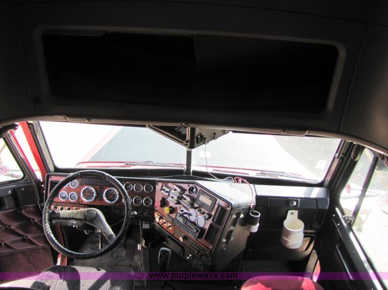 image for item 8418 1998 Freightliner FLD120 semi truck