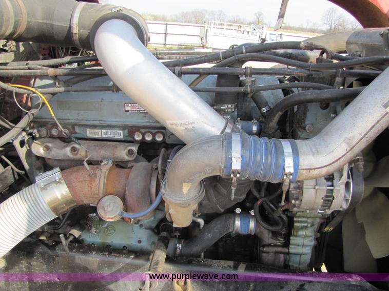 image for item 8418 1998 Freightliner FLD120 semi truck