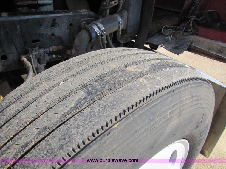 image for item 8418 1998 Freightliner FLD120 semi truck