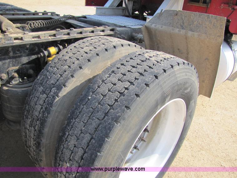 image for item 8418 1998 Freightliner FLD120 semi truck