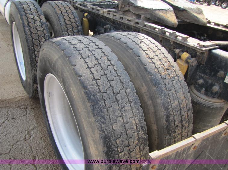 image for item 8418 1998 Freightliner FLD120 semi truck