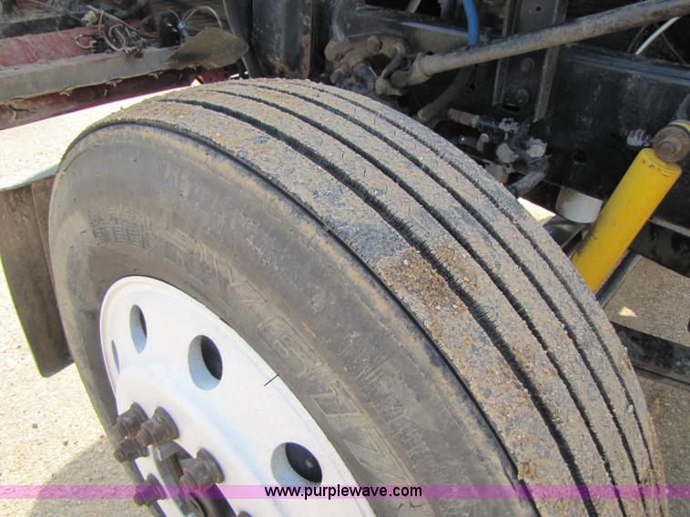 image for item 8418 1998 Freightliner FLD120 semi truck