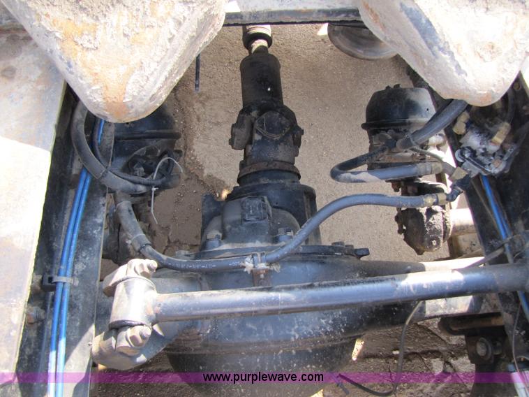 image for item 8418 1998 Freightliner FLD120 semi truck