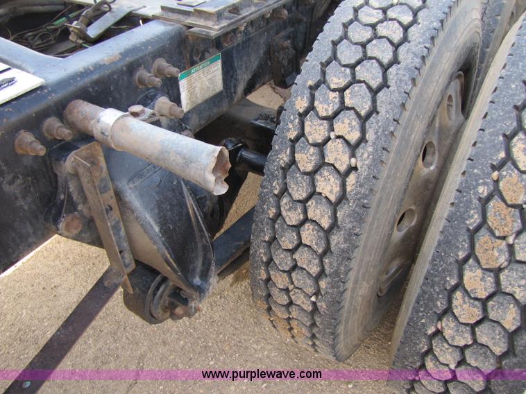 image for item 8418 1998 Freightliner FLD120 semi truck