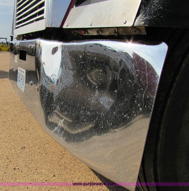 image for item 8418 1998 Freightliner FLD120 semi truck