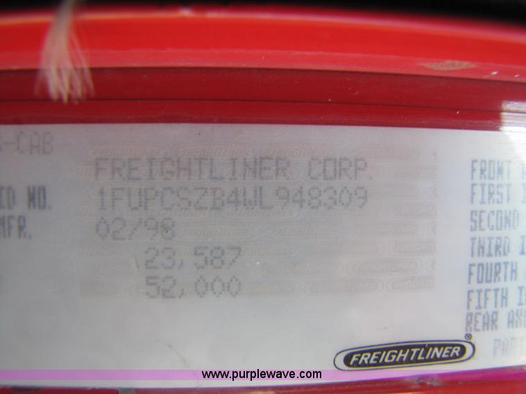 image for item 8418 1998 Freightliner FLD120 semi truck