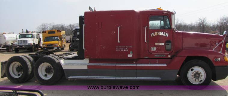image for item 8419 1995 Freightliner FLD120 semi truck